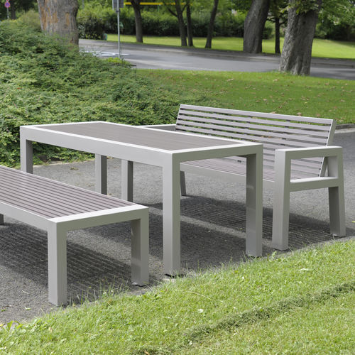 Table contemporaine - COMFONY 10 - BENKERT BÄNKE - en acier inoxydable laqué / en PET / avec piètement en acier inoxydable laqué