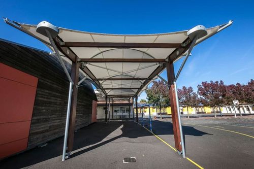 Structure tendue sur ossature en bois - FONTAINE LE COMTE - SMC2 - pour couverture / pour espace public / pour école
