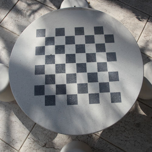 Ensemble table et chaises contemporain - KYOD - METALCO - d'extérieur / en acier peint / en béton