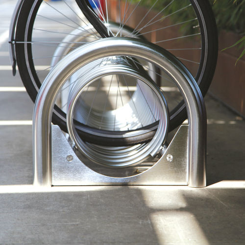 Range-vélo au sol - CICLOS - METALCO - d'intérieur / pour espace public / pour les zones urbaines