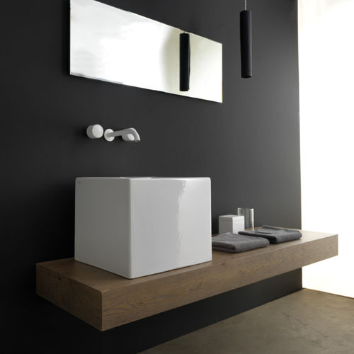 Vasque suspendue - LAOZ42 - GSG Ceramic Design - en céramique / avec plan intégré / brillante
