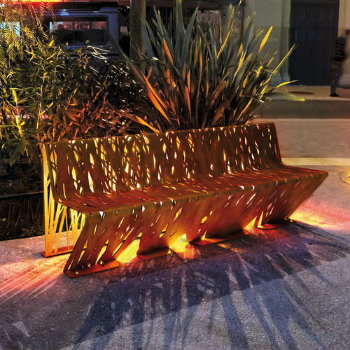 Banc public design original - CROSSED - LAB23 - en acier / avec dossier