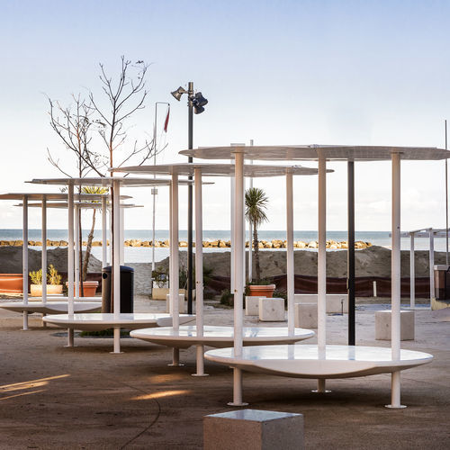 Banc public design original - ISLANDS BENCH - LAB23 - en acier galvanisé / en acier à revêtement par poudre / en matériaux composites