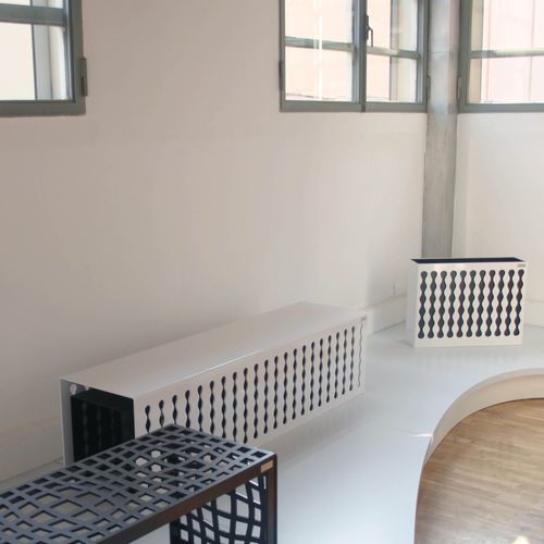 Banc public contemporain - MULTIPLICITY - LAB23 - en tôle d'acier / sans dossier / sans accoudoirs