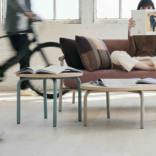 Table d'appoint contemporaine - ROUTES - Teknion - en MDF stratifié / en acier à revêtement par poudre / avec piètement en acier thermolaqué
