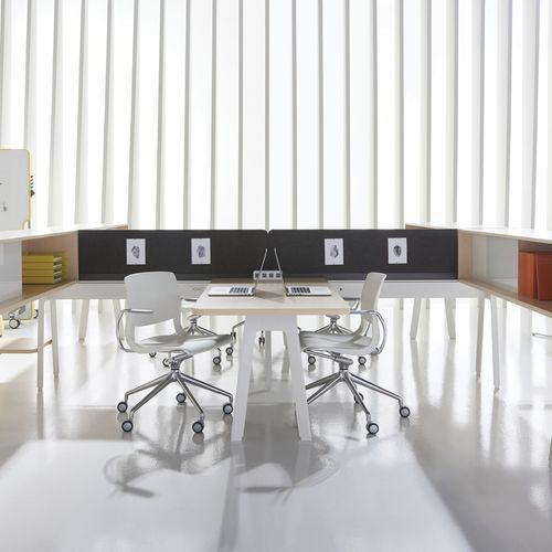 Chaise contemporaine - VARIABLE - Teknion - d'intérieur / en métal / avec piètement en métal