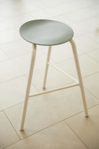 Tabouret contemporain - ROUTES - Teknion - en plastique / avec piètement en acier à revêtement par poudre / 3 pieds