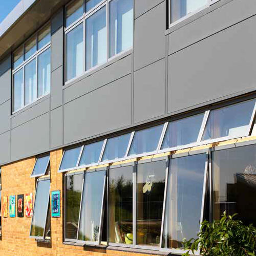 Fenêtre en bois - IN - VELFAC - en aluminium / battante / oscillo-battante