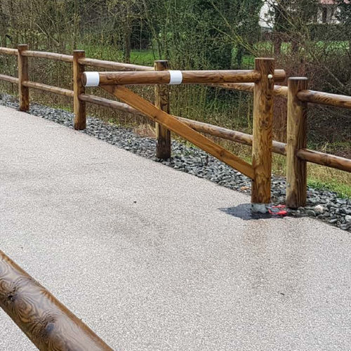 Barrière de contrôle d'accès - SUR FOURREAU - Rondino - pivotante / en pin / pour espace public
