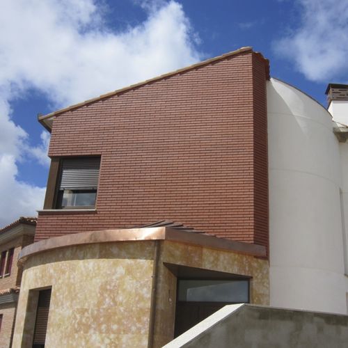 Brique pour façade ventilée - FRONTISS Bilbao - La Paloma Cerámicas - creuse / rouge