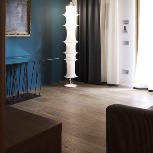 Colonne lumineuse contemporaine - FALKLAND - Danese - en métal / en tissu / à LED