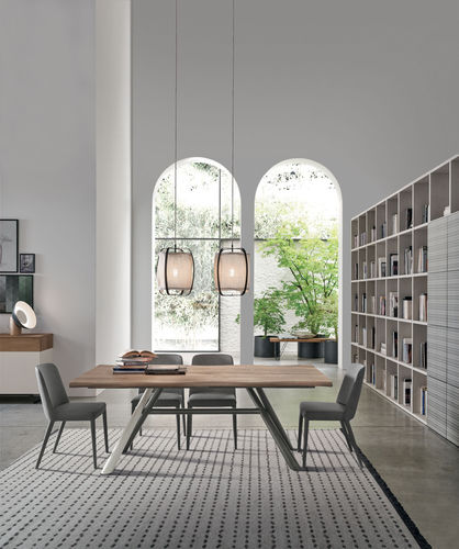Table contemporaine - Tudor - TOMASELLA INDUSTRIA MOBILI - en chêne / avec piètement en métal laqué / avec piètement en verre