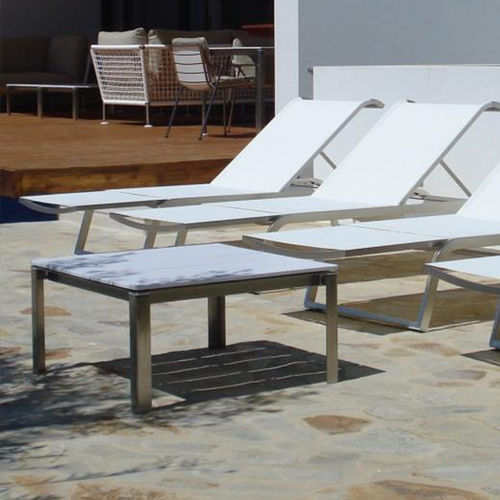 Table basse contemporaine - SHOT - Coro - en stratifié / avec piètement en acier inoxydable / carrée