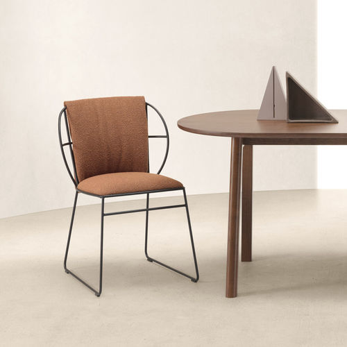 Chaise contemporaine - Emma R - Crassevig - d'intérieur / d'extérieur / en tissu