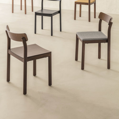 Chaise contemporaine - Frisia RS - Crassevig - d'intérieur / en tissu / en contreplaqué moulé