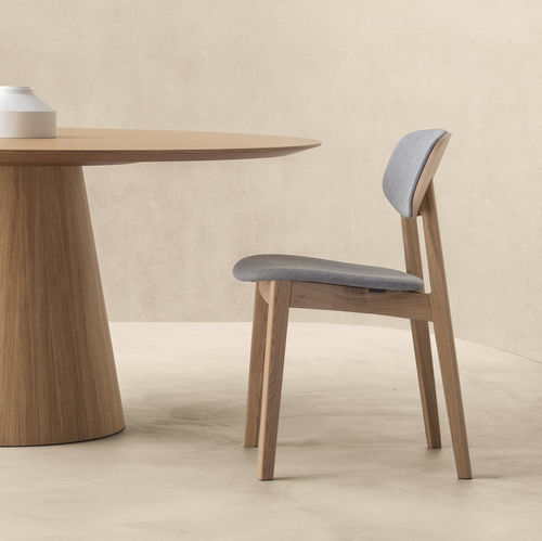 Chaise contemporaine - Lene R - Crassevig - d'intérieur / en tissu / en contreplaqué moulé
