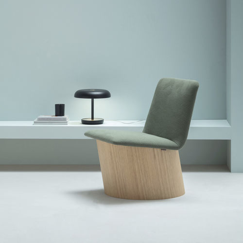 Chaise contemporaine - Bias - Crassevig - d'intérieur / en contreplaqué / avec piètement en contreplaqué