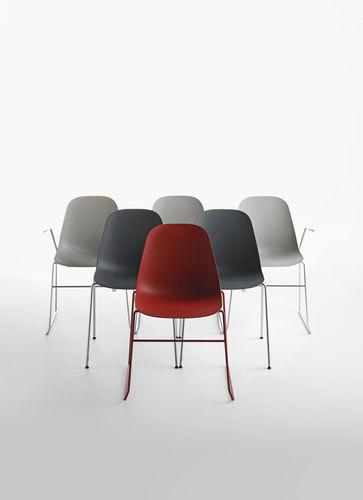 Chaise contemporaine - POLA - Crassevig - en polyuréthane / avec piètement en acier / tapissée