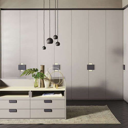 Armoire d'angle - ATLANTE CHARME  - Emmebi Industria Mobili - contemporaine / en bois laqué / en chêne