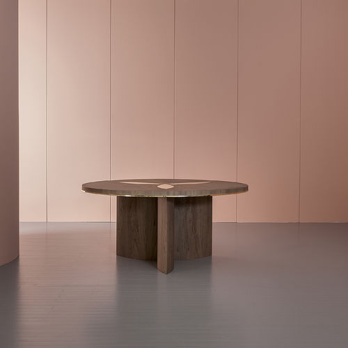 Table contemporaine - TREFOIL - Emmemobili - en chêne / en noyer / en laiton poli