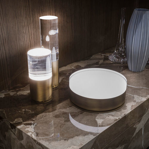 Lampe de table - CYLENCE - Emmemobili - en laiton / en Plexiglas® / contemporaine