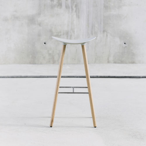 Tabouret de bar contemporain - COMA WOOD - Enea - en contreplaqué / en polypropylène / avec piètement en chêne