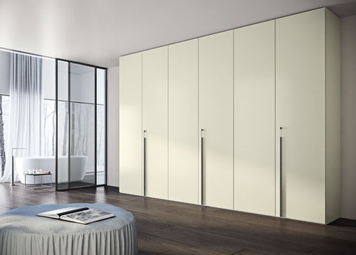 Armoire contemporaine - WING - 2 - Faer Ambienti - en bois / à portes battantes