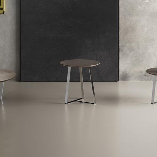 Table d'appoint contemporaine - T50 - Gamma Arredamenti International - en métal peint / en cuir / ronde