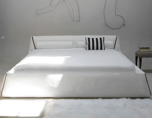 Lit double - SUITE NIGHT - Gamma Arredamenti International - contemporain / tapissé / avec tête de lit tapissée