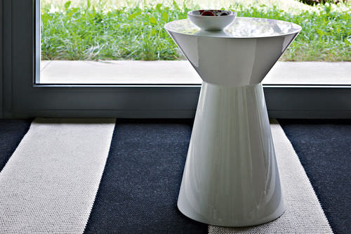 Table d'appoint contemporaine - BLOOM - Giellesse di Galli Luigi eAlessandro e C. - en bois laqué / ronde / résidentielle