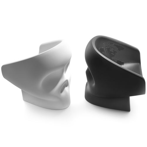 Fauteuil design original - JOLLY ROGER - Gufram - en polyéthylène / noir / blanc