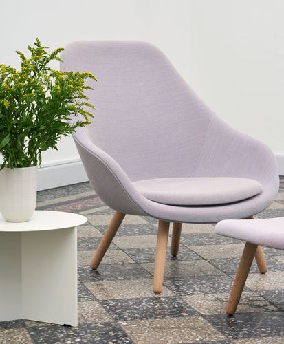 Fauteuil contemporain - AAL92 - Hay a/s - en tissu / en bois / à coussins