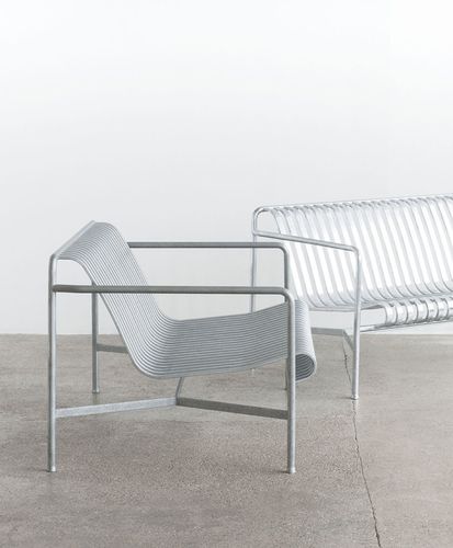 Fauteuil contemporain - PALISSADE  - Hay a/s - en acier galvanisé / avec repose-pieds / gris