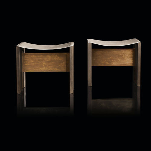Tabouret contemporain - RIO - Henge - en cuir / en bois massif / avec piètement en laiton