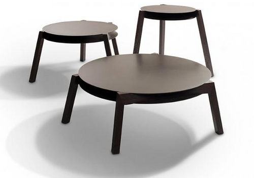 Table basse contemporaine - BARBASSO - Indera nv - en métal laqué / avec piètement en bois / ronde