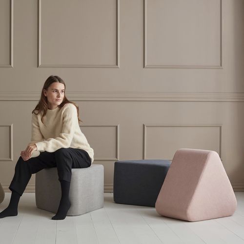 Pouf contemporain - TRIANGULAR - Innovation Randers a/s - en tissu / en cuir / triangulaire