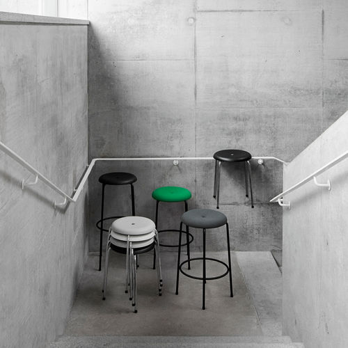 Tabouret de bar contemporain - TABURETT - Lammhults Möbel AB - en tissu / en cuir / en plastique