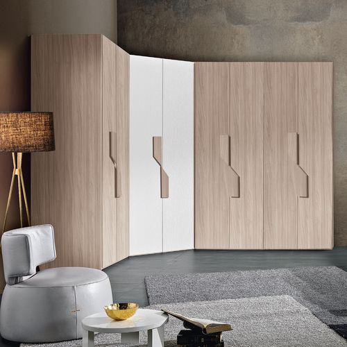 Armoire d'angle - WE507 - M.C.S. - contemporaine / en bois laqué / à portes battantes