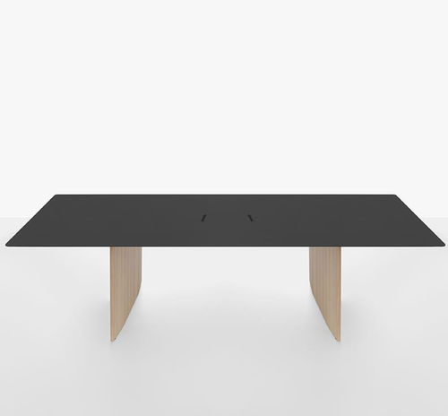 Table contemporaine - FRONDA  - Mattiazzi - en Fenix NTM® / avec piètement en pin / rectangulaire