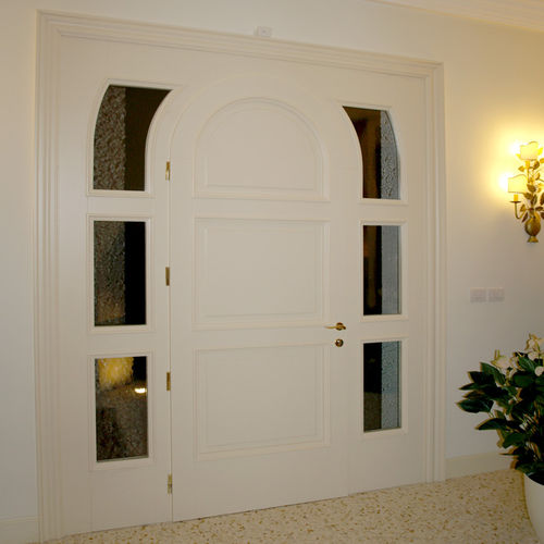 Porte d'entrée - Mobili Busatto - en bois / battante / semi-vitrée