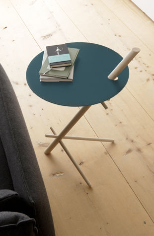 Table d'appoint contemporaine - MINIMATO - Moormann Nils Holger - en métal / ronde / résidentielle