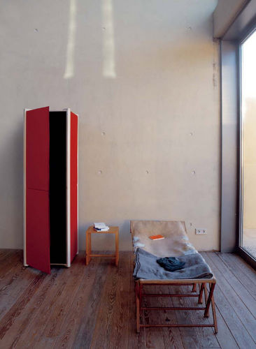 Armoire contemporaine - DRESSCODE - Moormann Nils Holger - en bois / à portes battantes