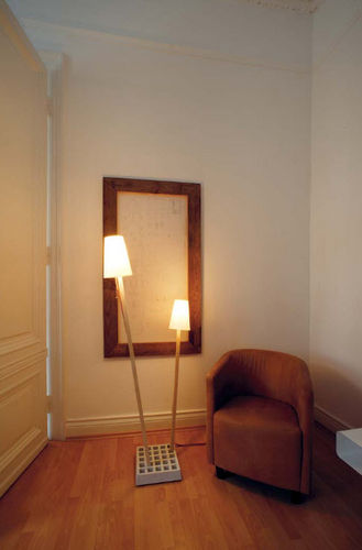 Lampe sur pied - PIN LIGHT - Moormann Nils Holger - en bois / en tissu / contemporaine