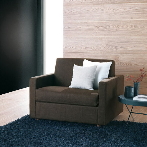 Fauteuil contemporain - LISBONA - Pol 74 - en tissu / en cuir / en bois massif