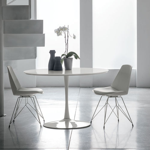 Table à manger contemporaine - FLUTE - Target Point - en stratifié / avec piètement en métal peint / ronde