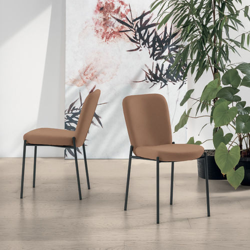 Chaise contemporaine - AKITA - Target Point - d'intérieur / en tissu / avec piètement en métal peint