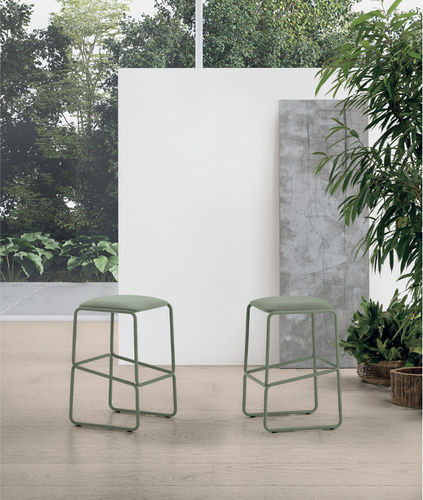 Tabouret de bar contemporain - RUBIK - Target Point - en tissu / avec piètement en métal peint / luge