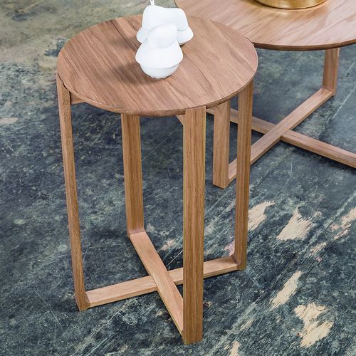 Table d'appoint contemporaine - Delta 722 - TON a.s. - en chêne / en hêtre / avec piètement en chêne