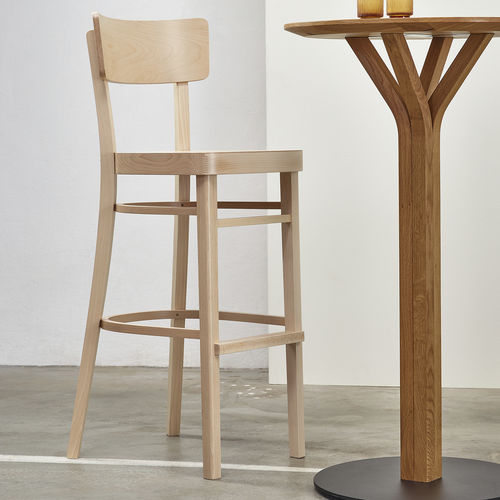 Chaise de bar contemporaine - Ideal - TON a.s. - d'intérieur / en hêtre / avec piètement en hêtre