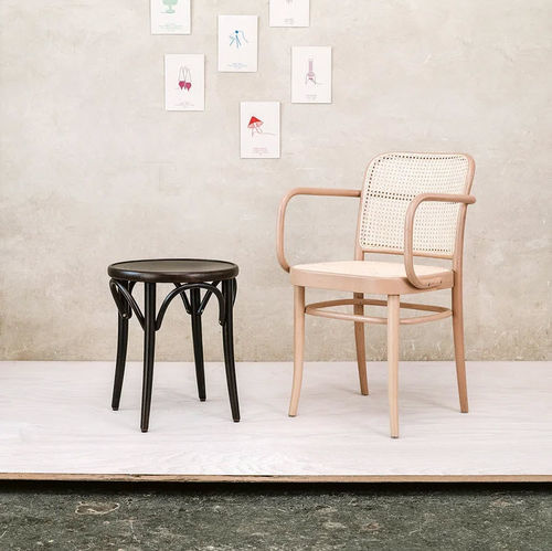 Chaise de salle à manger contemporaine - 811 - TON a.s. - d'intérieur / en tissu / avec piètement en hêtre